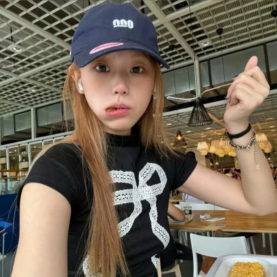 着牛仔裤的钟馗